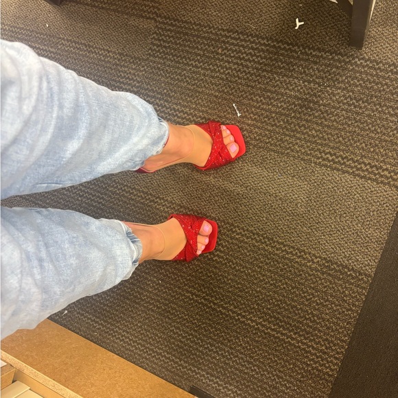 Matching clutch & heels - Picture 6 of 8